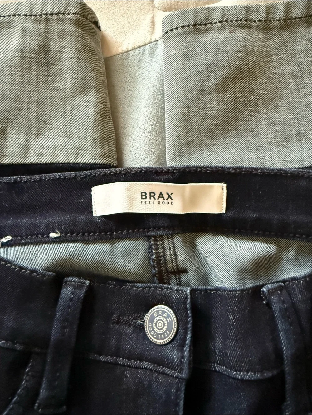 Women's BRAX Black Cropped Jeans Sz. 6